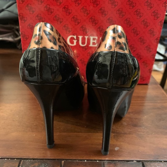 GUESS Leopard Open Toe Pumps Size 6 - Picture 3 of 4
